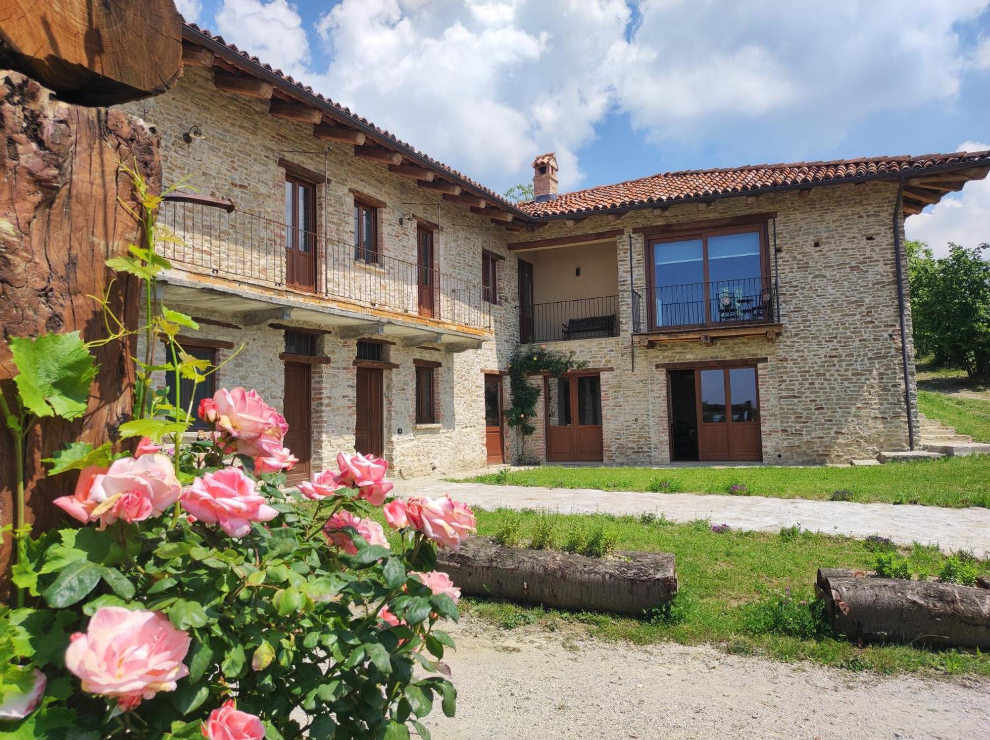 Casa Vecchia Bed&Breakfast Bossolasco Eksteriør billede