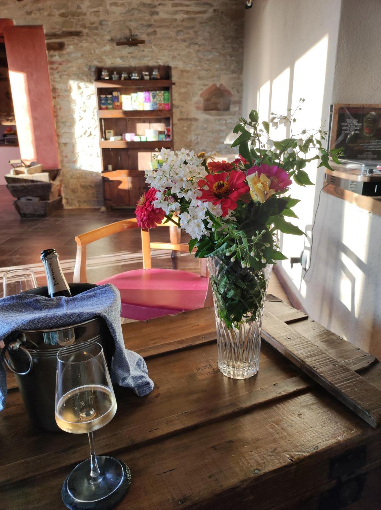 Casa Vecchia Bed&Breakfast Bossolasco Eksteriør billede